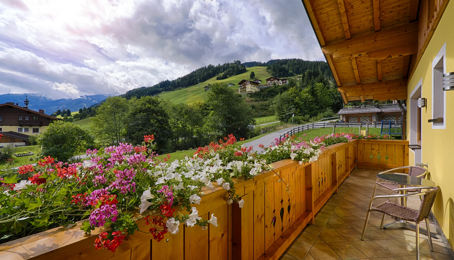 Ausblick vom Balkon der Suite Frauenkogel ins Großarltal