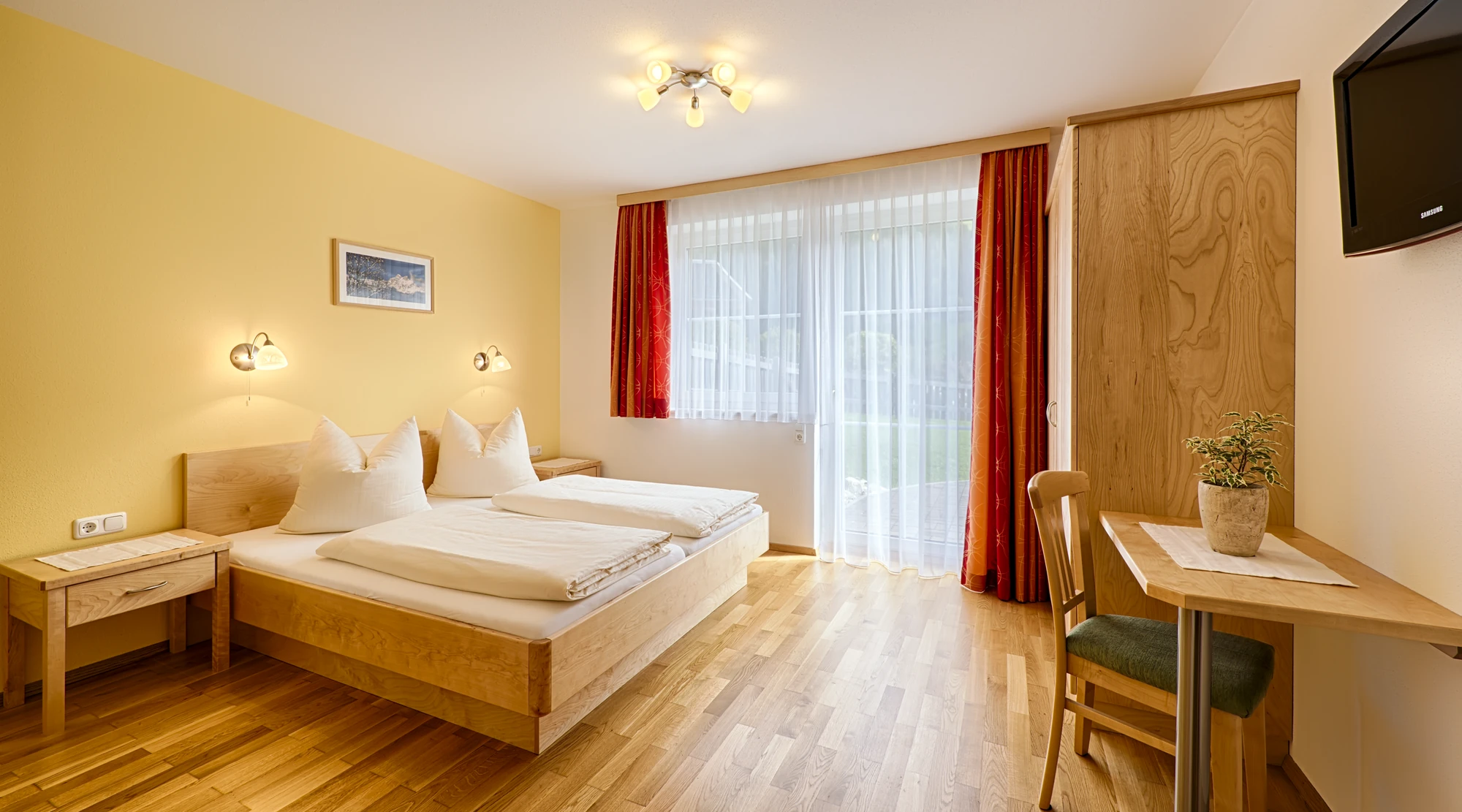 Schlafzimmer im Gartenappartement