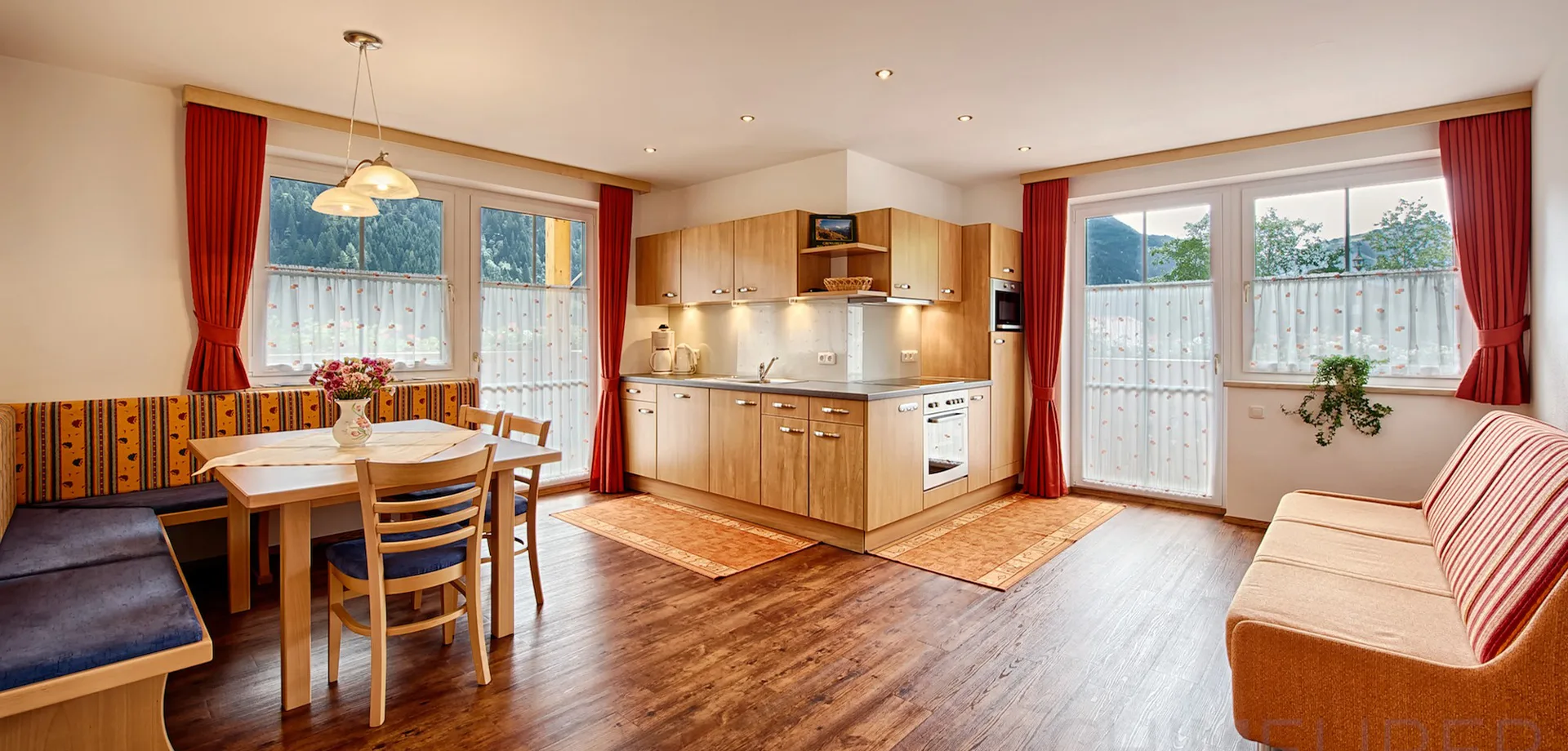 Wohnküche der Suite Frauenkogel