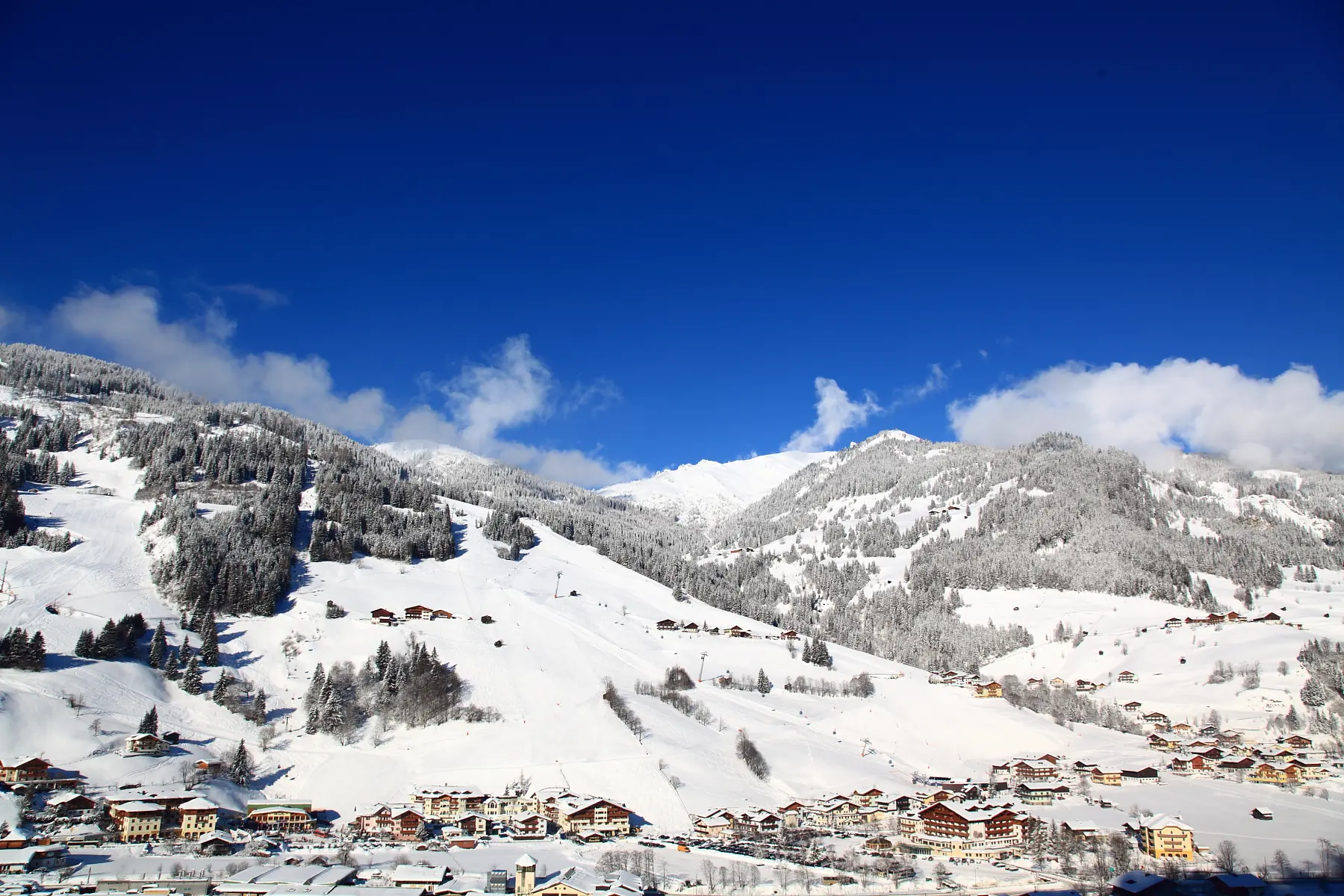 Winterliches Skigebiet in Großarl
